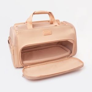 Diggs Passenger Travel Carrier and Pee Pads